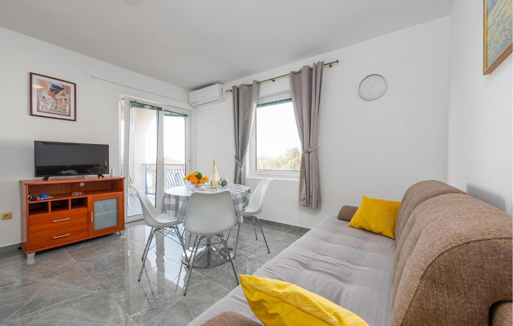 Amazing Apartment In Пакоштане Екстер'єр фото