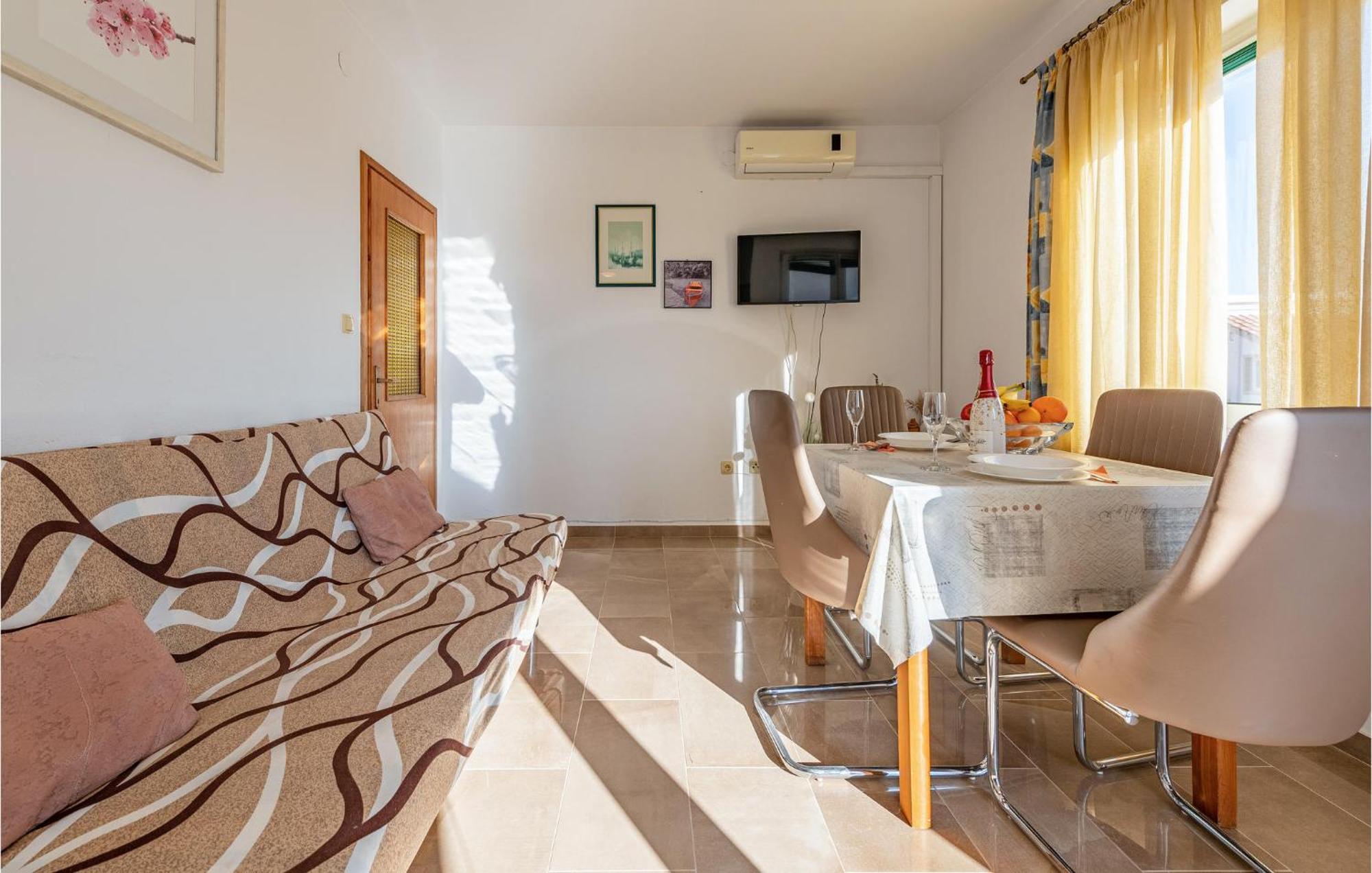 Amazing Apartment In Пакоштане Екстер'єр фото